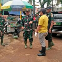 Dandim 0811/Tuban Tinjau Lokasi Yang Terdampak Banjir Di Wilayah Kecamatan Rengel