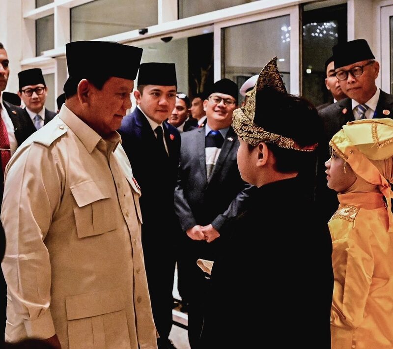 Presiden Prabowo Subianto Disambut oleh Anak-anak Sekolah Indonesia Kairo dalam Kunjungan Kerja di Mesir