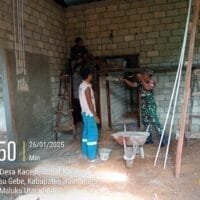 Kolaborasi TNI Dan Masyarakat tetap terjaga dalam giat Rehab Rumah Tidak Layak Huni di desa Kacepi Kolaborasi TNI Dan Masyarakat tetap terjaga dalam giat Rehab Rumah Tidak Layak Huni di desa Kacepi