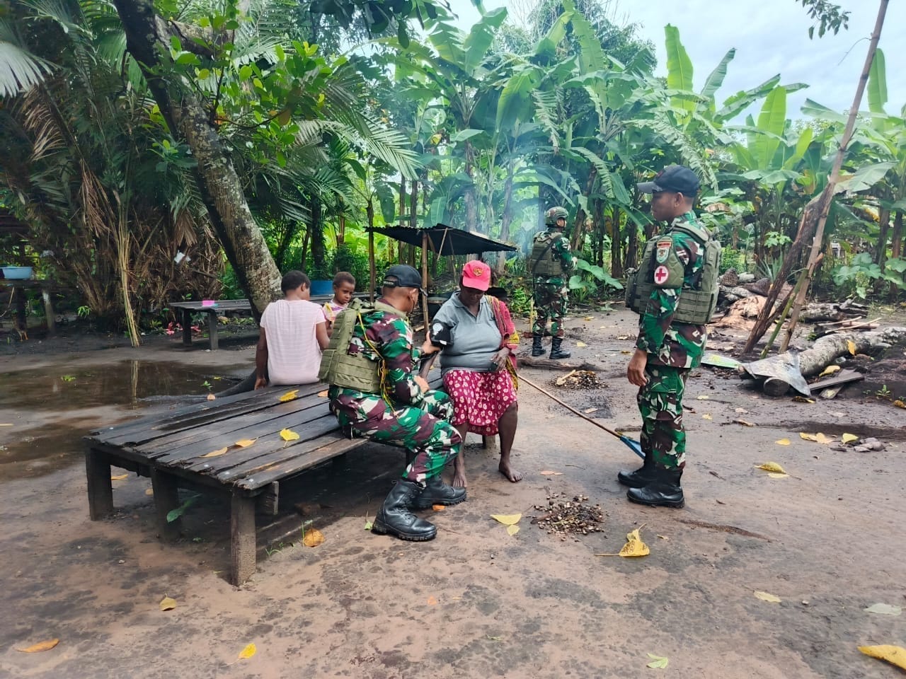 Satgas TNI Sambangi Rumah Warga, Wujud Nyata Kepedulian di Perbatasan