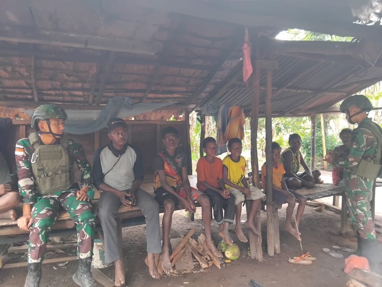 Bersama Rakyat dan TNI Kuat, Yonif 312/KH dan Warga Kampung Yakyu Bersinergi
