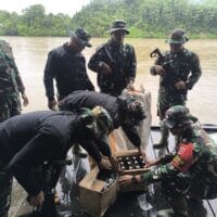 Subsatgas Penyelundupan TNI Gagalkan Penyelundupan Miras Ilegal di Perbatasan Indonesia-Malaysia Subsatgas Penyelundupan TNI Gagalkan Penyelundupan Miras Ilegal di Perbatasan Indonesia-Malaysia