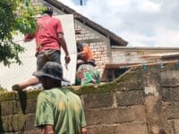 TNI Manunggal Dengan Rakyat, Babinsa Koramil 0811/02 Palang, Bantu Renovasi Rumah Mbah Sakinah