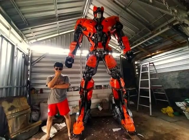 Umar Mustofa, Warga Tegal Lulusan Pesantren Bikin Robot Dari Onderdil Bekas