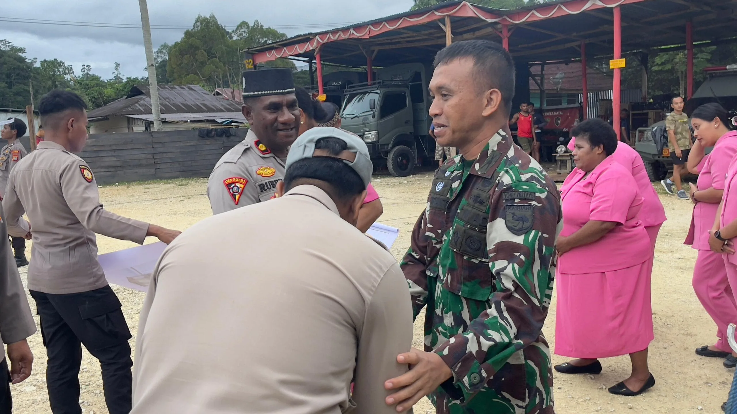 Sinergitas TNI - Polri, Silaturahmi Polres Maybrat beserta jajarannya ke Satgas Yonif 762/VYS