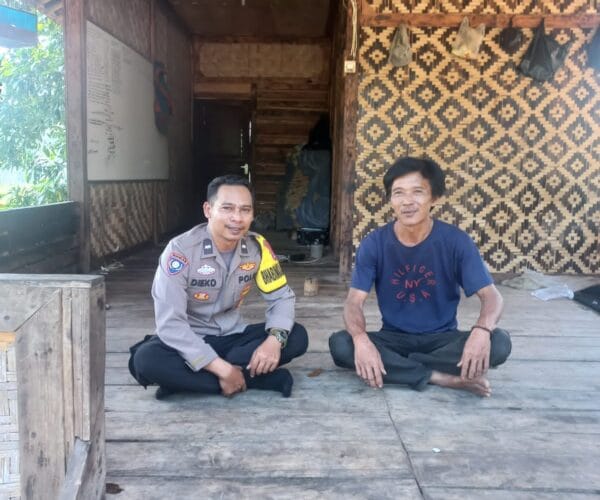 Bhabinkamtibmas Polsek Cikupa, Sambangi Warga Pasir Gadung untuk Jalin Silaturahmi dan Harkamtibmas