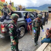 Sigap, Satgas Yonif 715/Mtl Bantu Evakuasi Anak Papua ke RS Sigap, Satgas Yonif 715/Mtl Bantu Evakuasi Anak Papua ke RS