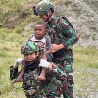 Sehat Bersama Masyarakat, Satgas Yonif/Mtl Ajak Olahraga Bersama Masyarakat Sehat Bersama Masyarakat, Satgas Yonif/Mtl Ajak Olahraga Bersama Masyarakat