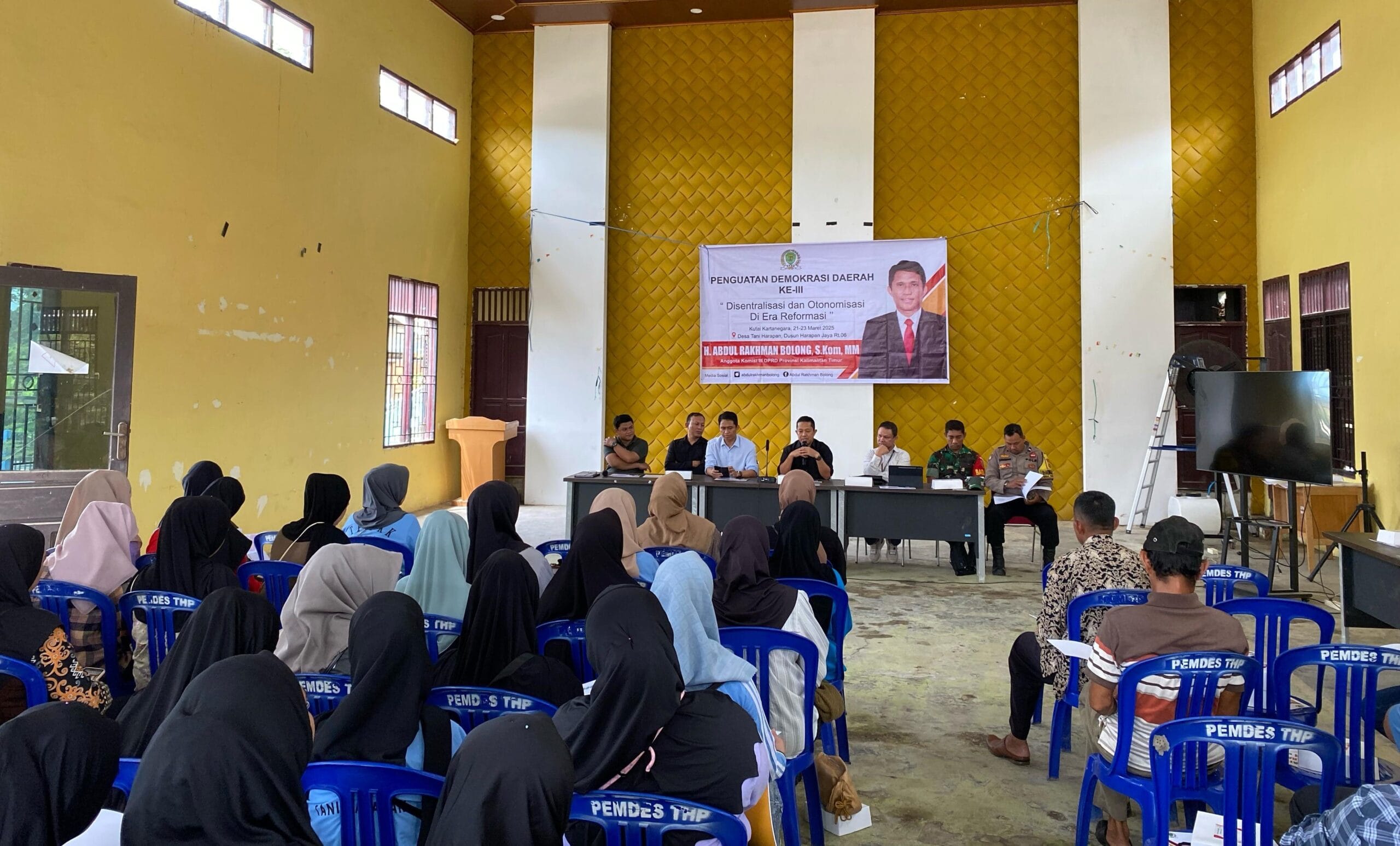 Babinsa Tani Harapan Hadiri Acara Penguatan Demokrasi Daerah Di Wilayah Binaannya