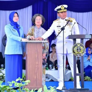 Tingkatkan Penggunaan Produk Dalam Negeri, Kasal Pimpin Delivery Ceremony KRI Bung Hatta-370 di Batam