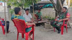 Dekat dengan Rakyat, Babinsa Serda Rahmat Lessy Sapa Warga