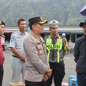 Libur Lebaran 2025, Kapolres Probolinggo Patroli Wisata Gunung Bromo