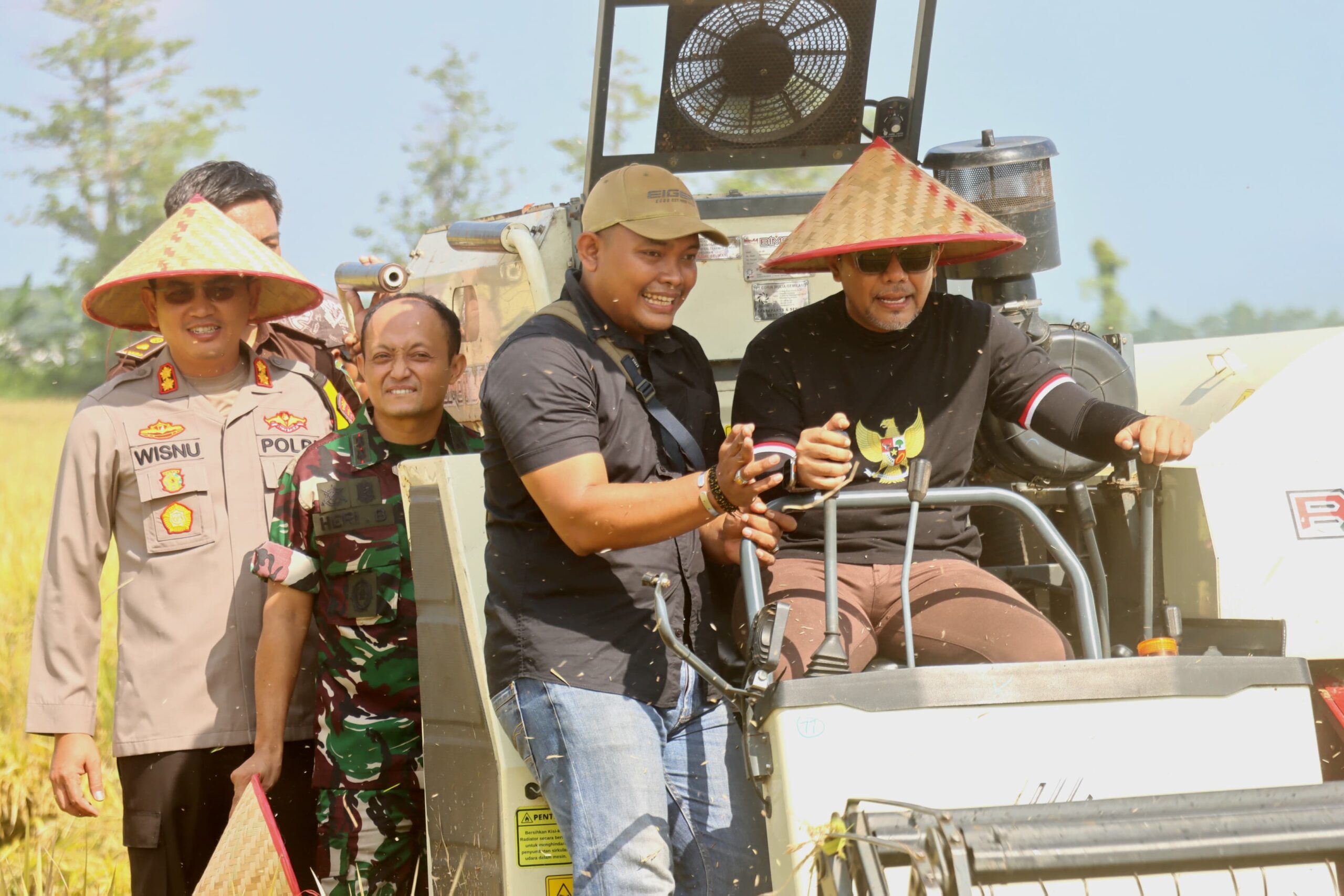 Dukung Ketahanan Pangan, Kapolres Probolinggo Panen Raya di Asembagus