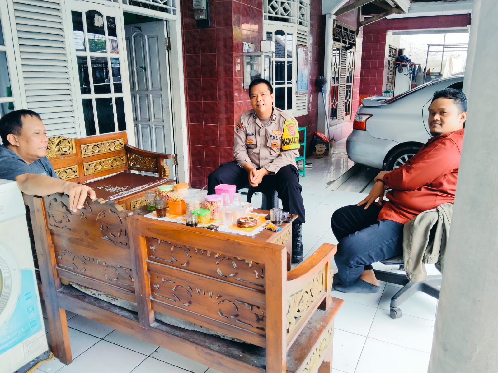Bhabinkamtibmas Desa Bojong Sambangi Ketua RW 01, Sampaikan Himbauan Kamtibmas