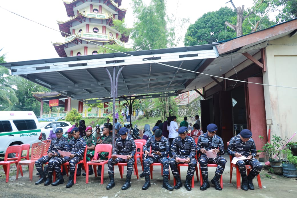 Wujudkan Toleransi dan Kepedulian Sosial, Prajurit Koarmada III Antusias Ikut Donor Darah di Vihara Buddha Jayanti