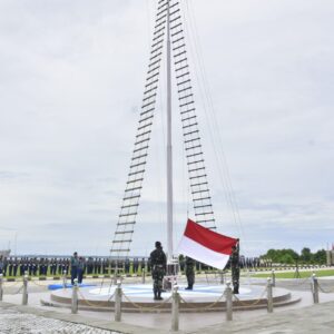 Koarmada III Kibarkan Bendera Setengah Tiang, Peringati Hari Bakti Hiu Kencana Penuh Khidmat