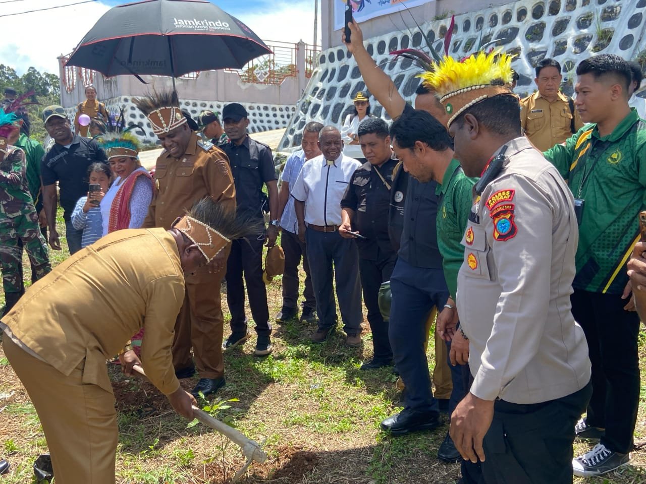 Kapolres Maybrat Hadiri Launching Penanaman 1 Juta Pohon Matoa di Kabupaten Maybrat