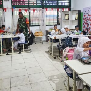 Babinsa Sukarame Lakukan Pendampingan Penyaluran MBG Pada Siswa SD Babinsa Sukarame Lakukan Pendampingan Penyaluran MBG Pada Siswa SD