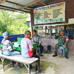 Pererat Hubungan TNI-Rakyat, Babinsa Kelurahan Jawa Jalin Komsos Dengan Warganya Pererat Hubungan TNI-Rakyat, Babinsa Kelurahan Jawa Jalin Komsos Dengan Warganya