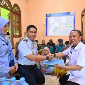 Jelang HUT Ke-72, Skadron Udara 5 Gelar Berbagai Kegiatan Sosial dan Kemanusiaan Jelang HUT Ke-72, Skadron Udara 5 Gelar Berbagai Kegiatan Sosial dan Kemanusiaan