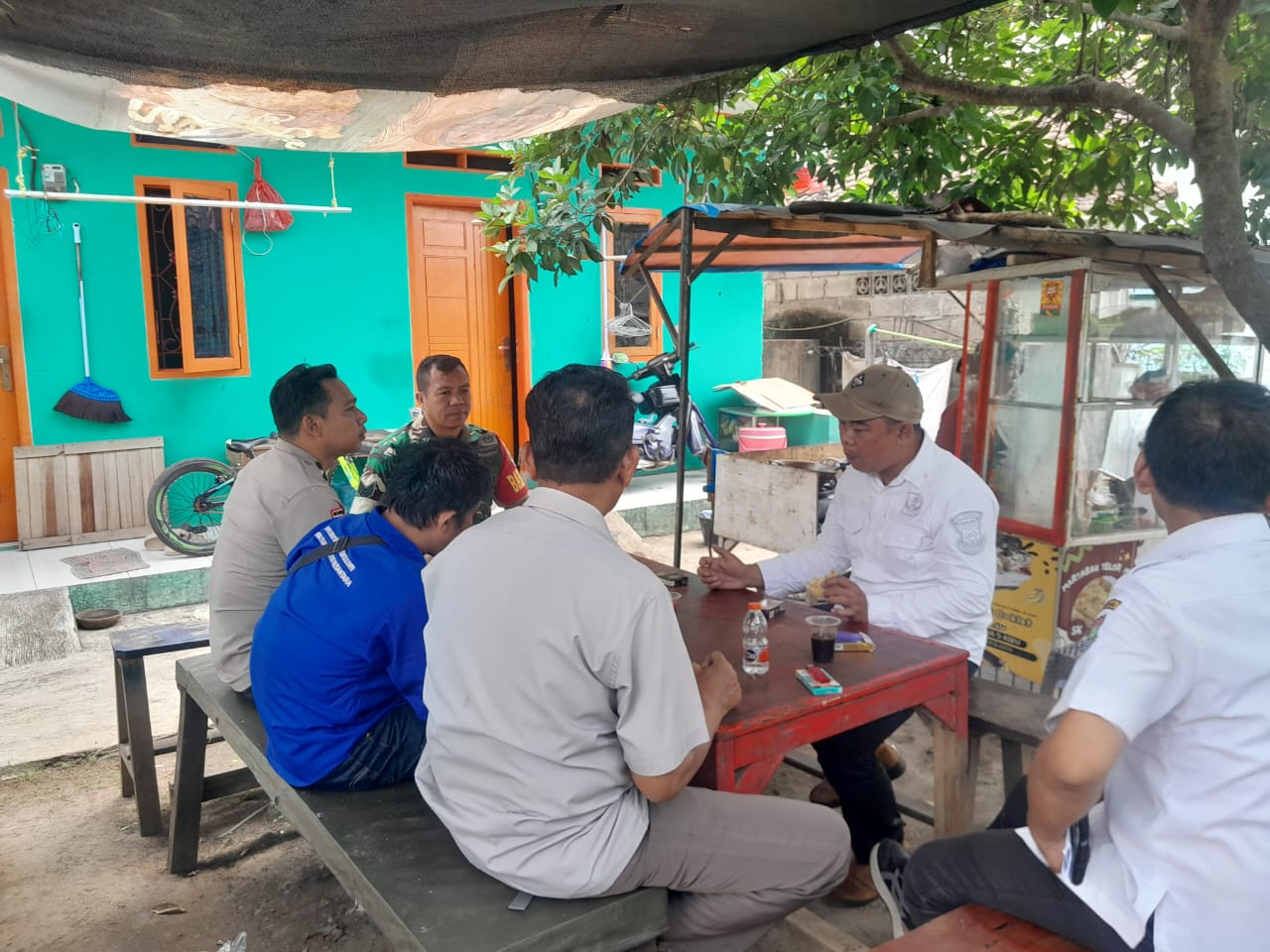 Bhabinkamtibmas Sambangi Jaro 1 Desa Pasir Gadung, Jalin Silaturahmi dan Himbauan Harkamtibmas