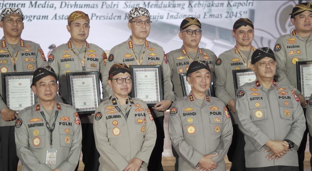 Polda Jatim Raih Tiga Penghargaan di Rakernis Humas Polri 2025