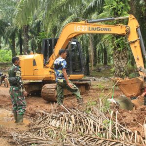 TMMD Kodim 1009 Tanah Laut Pasang Gorong-gorong Atasi Genangan Air TMMD Kodim 1009 Tanah Laut Pasang Gorong-gorong Atasi Genangan Air