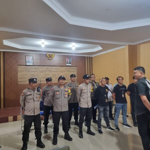 Polsek Cikupa Gelar Operasi Penertiban Parkiran Liar dan Atribut Ormas