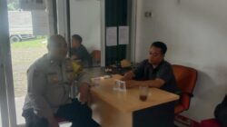 Bhabinkamtibmas Sambangi Warga di Kp. Ciapus, Jalin Silaturahmi dan Himbauan Kamtibmas