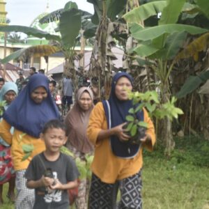 Lestarikan Lingkungan, Satgas TMMD Ke-124 Kodim 1501/Ternate Laksanakan Penghijauan Lestarikan Lingkungan, Satgas TMMD Ke-124 Kodim 1501/Ternate Laksanakan Penghijauan