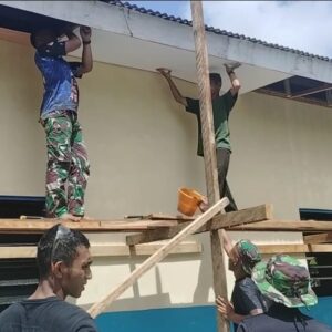 Satgas TMMD Laksanakan Pemasangan Plafon di Gereja Katolik St. Santo Paulus Satgas TMMD Laksanakan Pemasangan Plafon di Gereja Katolik St. Santo Paulus