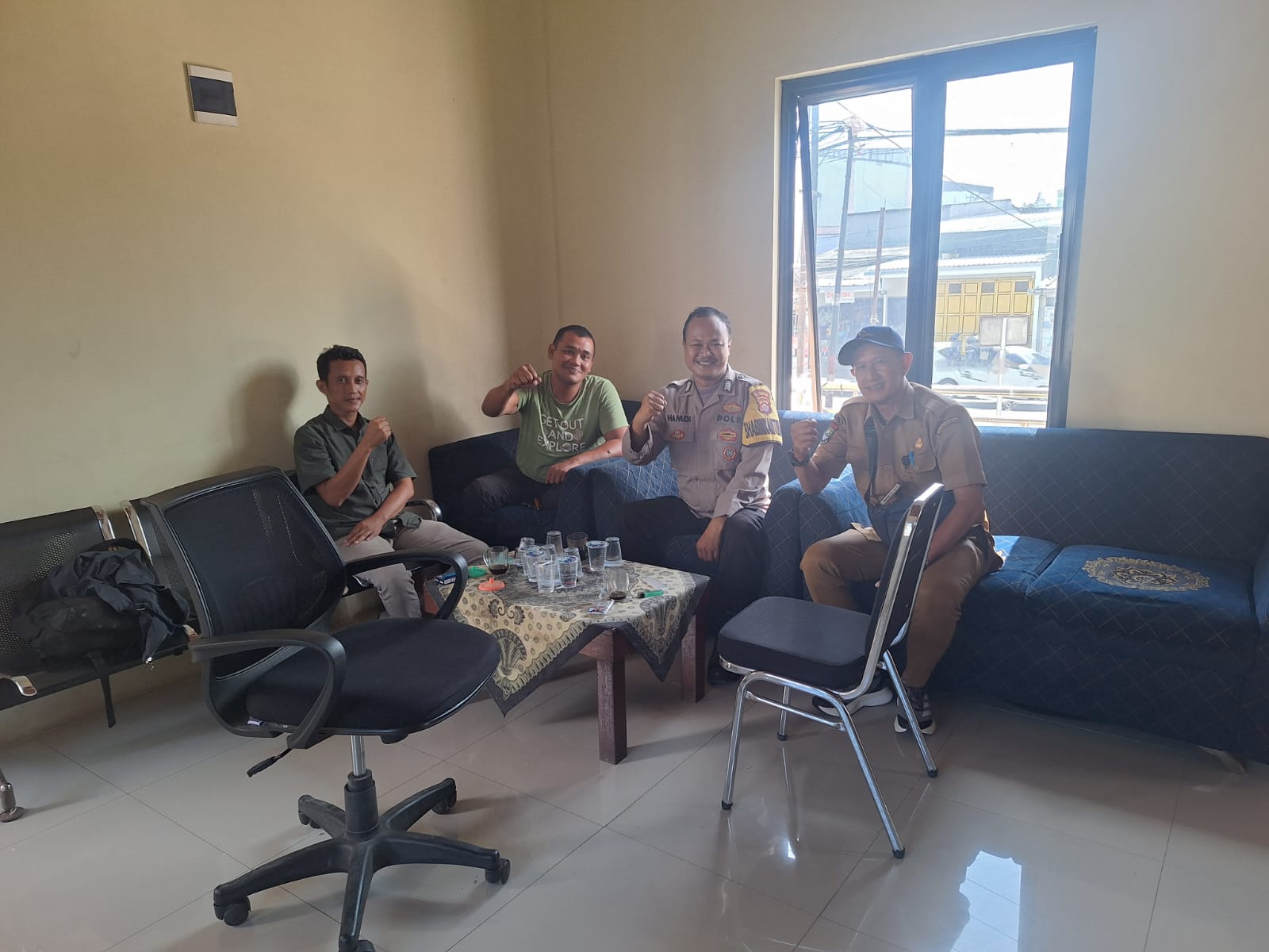 Bhabinkamtibmas Desa Cikupa Lakukan Sambang, Jalin Kedekatan dan Himbau Warga Jaga Kamtibmas