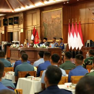 Panglima TNI Sambut Kunjungan Presiden RI Bersama Presiden Prancis Ke Akmil Panglima TNI Sambut Kunjungan Presiden RI Bersama Presiden Prancis Ke Akmil