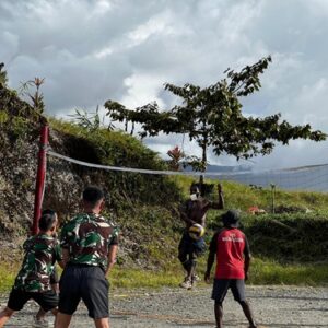 Ajak Hidup Sehat, Satgas Yonif 715/Motuliato Olahraga Bersama Dengan Masyarakat Puncak Jaya Ajak Hidup Sehat, Satgas Yonif 715/Motuliato Olahraga Bersama Dengan Masyarakat Puncak Jaya