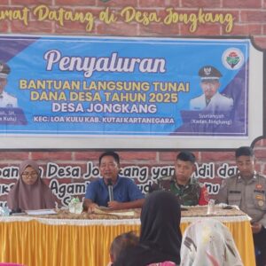 Babinsa Menghadiri Penyaluran BLT, Wujud Perhatian Pemerintah Desa Kepada Warga