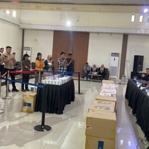 Kolaborasi TNI AL dan Bea Cukai Gagalkan Penyelundupan Rokok Ilegal di Batam Kolaborasi TNI AL dan Bea Cukai Gagalkan Penyelundupan Rokok Ilegal di Batam