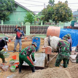 Anggota Kodim 0906/Kkr Lakukan Pengecoran Tempat Ibadah Secara Bergotong Royong Anggota Kodim 0906/Kkr Lakukan Pengecoran Tempat Ibadah Secara Bergotong Royong