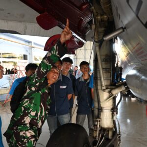 Mahasiswa Politeknik Bosowa Kunjungi Skatek 044 Lanud Sultan Hasanuddin Mahasiswa Politeknik Bosowa Kunjungi Skatek 044 Lanud Sultan Hasanuddin