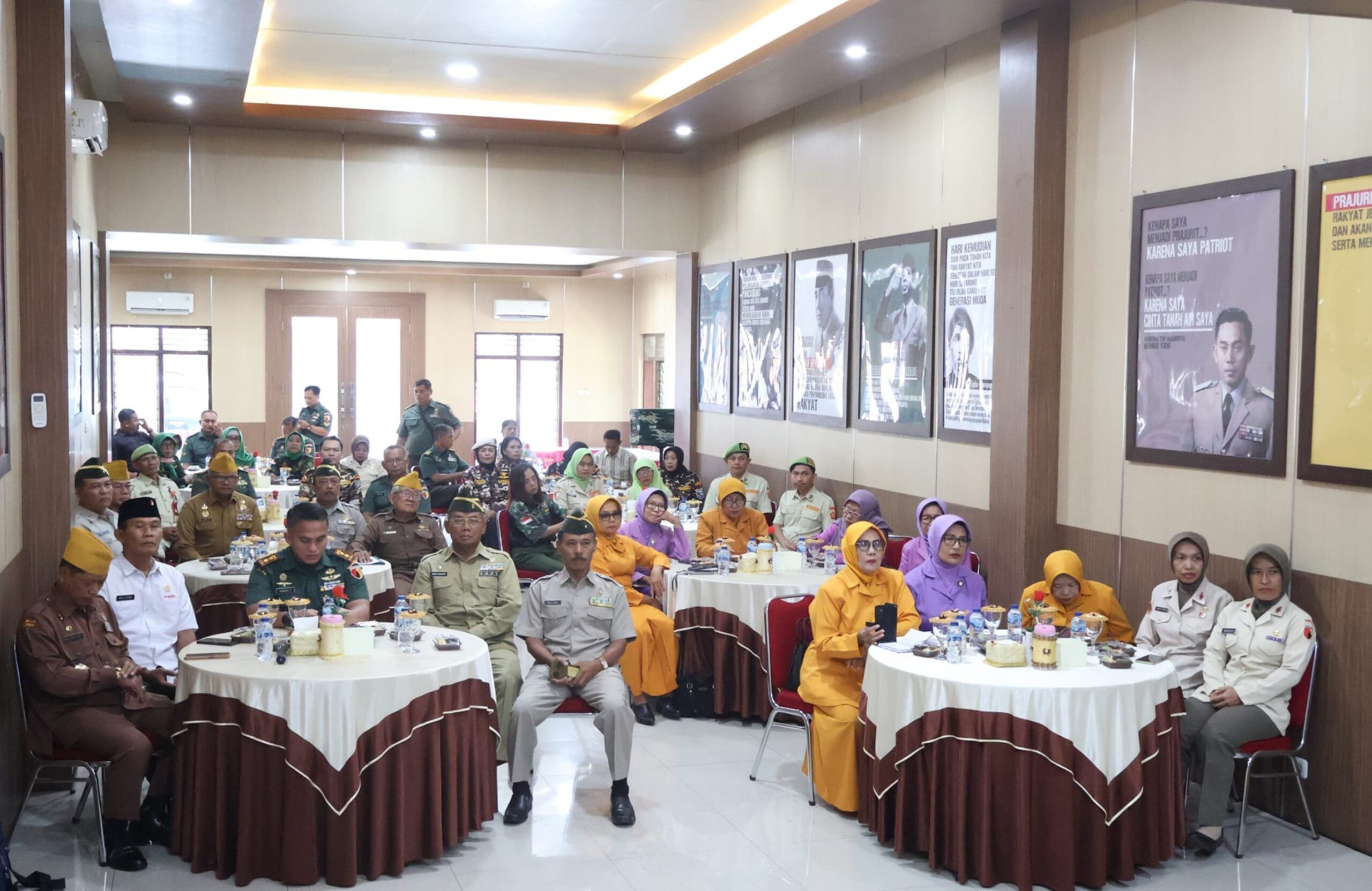 Zoom Meeting Virtual Nasional Eratkan Komunikasi Dan Silaturahmi Keluarga Besar TNI Blitar Raya
