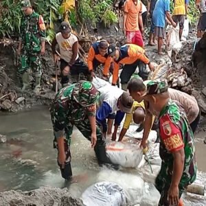 Poktan Tani Makmur Bersama Babinsa Bendo, Bahu Membahu Pasang Talud di Sumber Air Mbah Bendo Poktan Tani Makmur Bersama Babinsa Bendo, Bahu Membahu Pasang Talud di Sumber Air Mbah Bendo