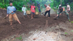Minggu Bersih Babinsa Banjarsari Bersama Warga Gelar Kerja Bakti, Bersihkan Lingkungan Dan Akses Jalan Kampung