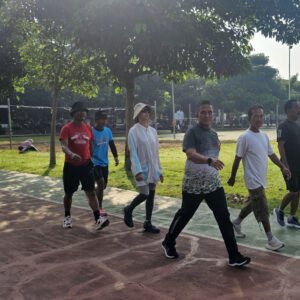 Upaya Menjaga Kebugaran Tubuh, Prajurit Dan ASN Kodim 0808/Blitar Laksanakan Olahraga Di Sport Center Upaya Menjaga Kebugaran Tubuh, Prajurit Dan ASN Kodim 0808/Blitar Laksanakan Olahraga Di Sport Center