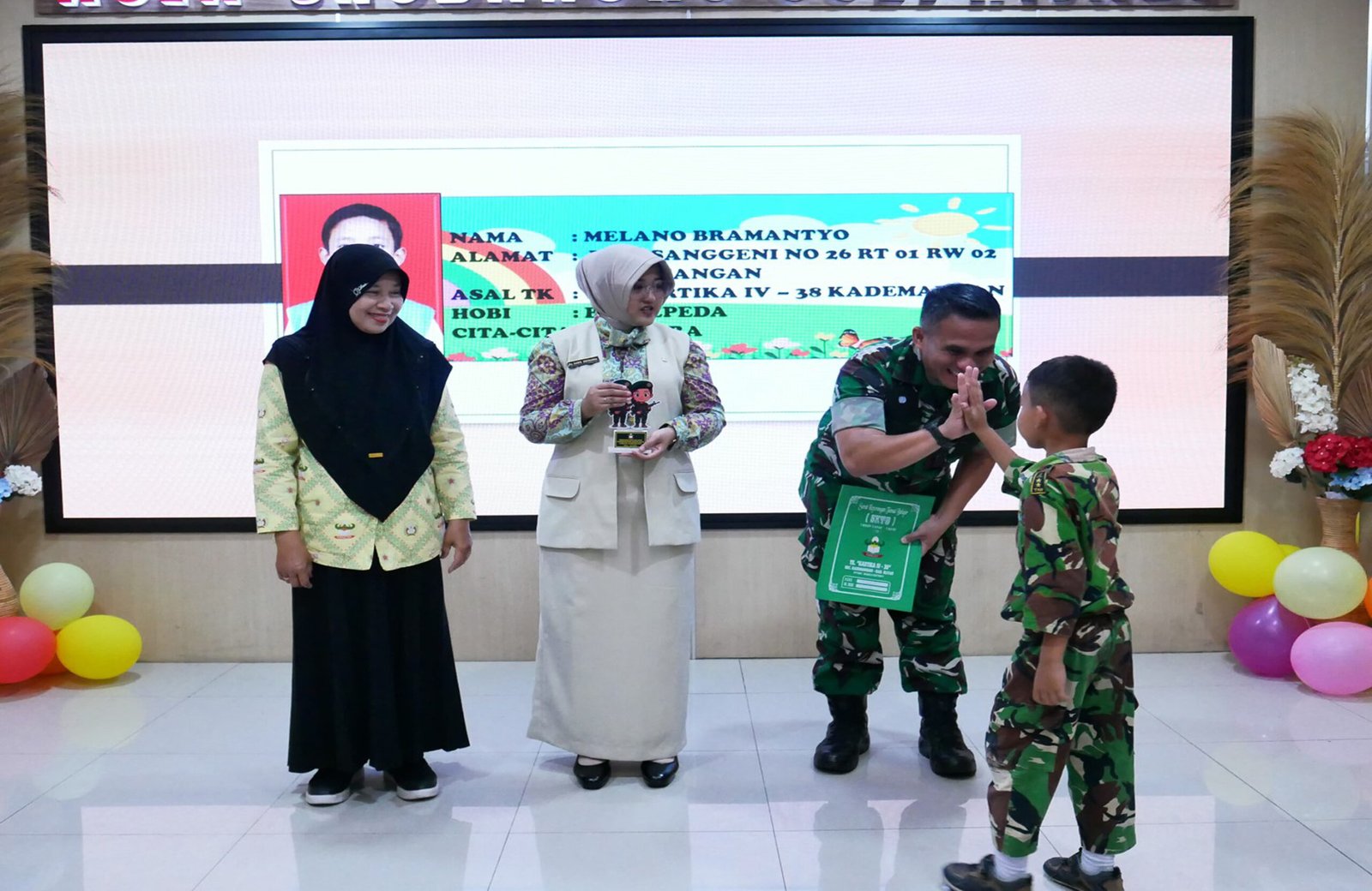 Ketua Yayasan Kartika Jaya Koordinator Kodim 0808 Hadiri Pentas Seni Para Murid TK Sejajaran Kodim 0808/Blitar