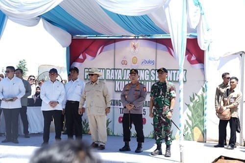 Panglima TNI Dampingi Presiden RI Tinjau Langsung Panen Raya Jagung di Kabupaten Bengkayang, Kalimantan Barat