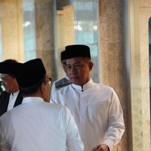 Panglima TNI Bersama Presiden RI Jalankan Salat Idul Adha di Masjid Istiqlal Panglima TNI Bersama Presiden RI Jalankan Salat Idul Adha di Masjid Istiqlal