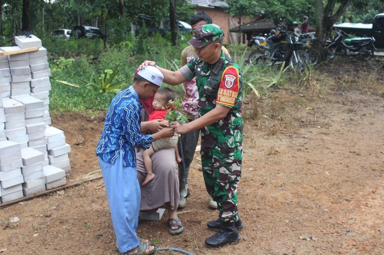 Pak Cahyo dan Keluarga Bahagia, Rumah Tak Layak Huni Hampir Selesai Direhabilitasi Satgas TMMD Kodim 1009/Tanah Laut