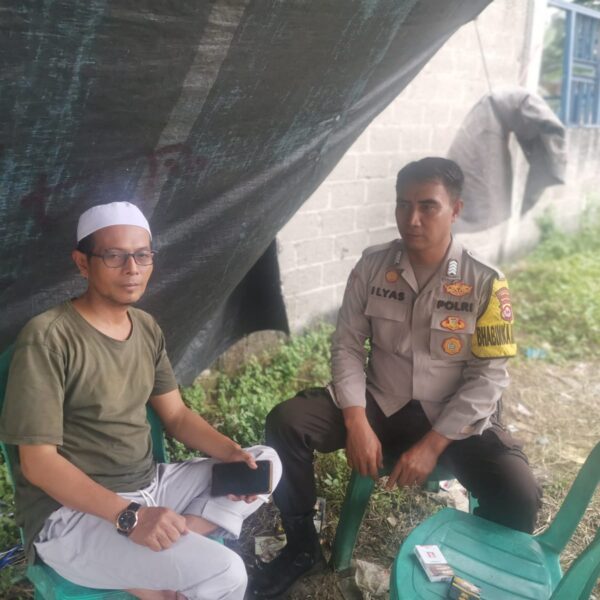 Bripka Ilyas Pererat Silaturahmi dengan Ketua RT 13 Sukamulya, Sampaikan Pesan Kamtibmas