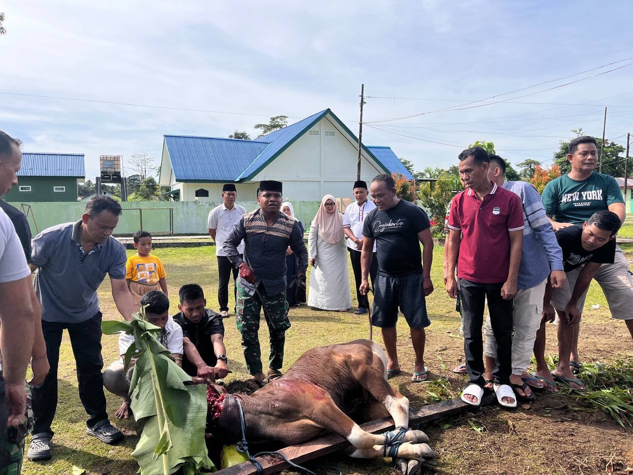 Tingkatkan Keimanan dan Ketaqwaan, Kodim 1710/Mimika Gelar Sholat Idul Adha 1446 H dan Dilanjutkan Pemotongan Hewan Qurban