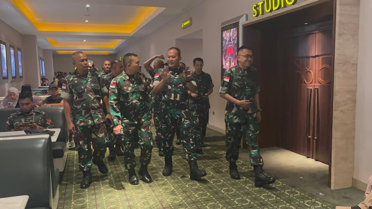 Satgas Yonif 641/Beruang Menyerbu Mall Jayapura