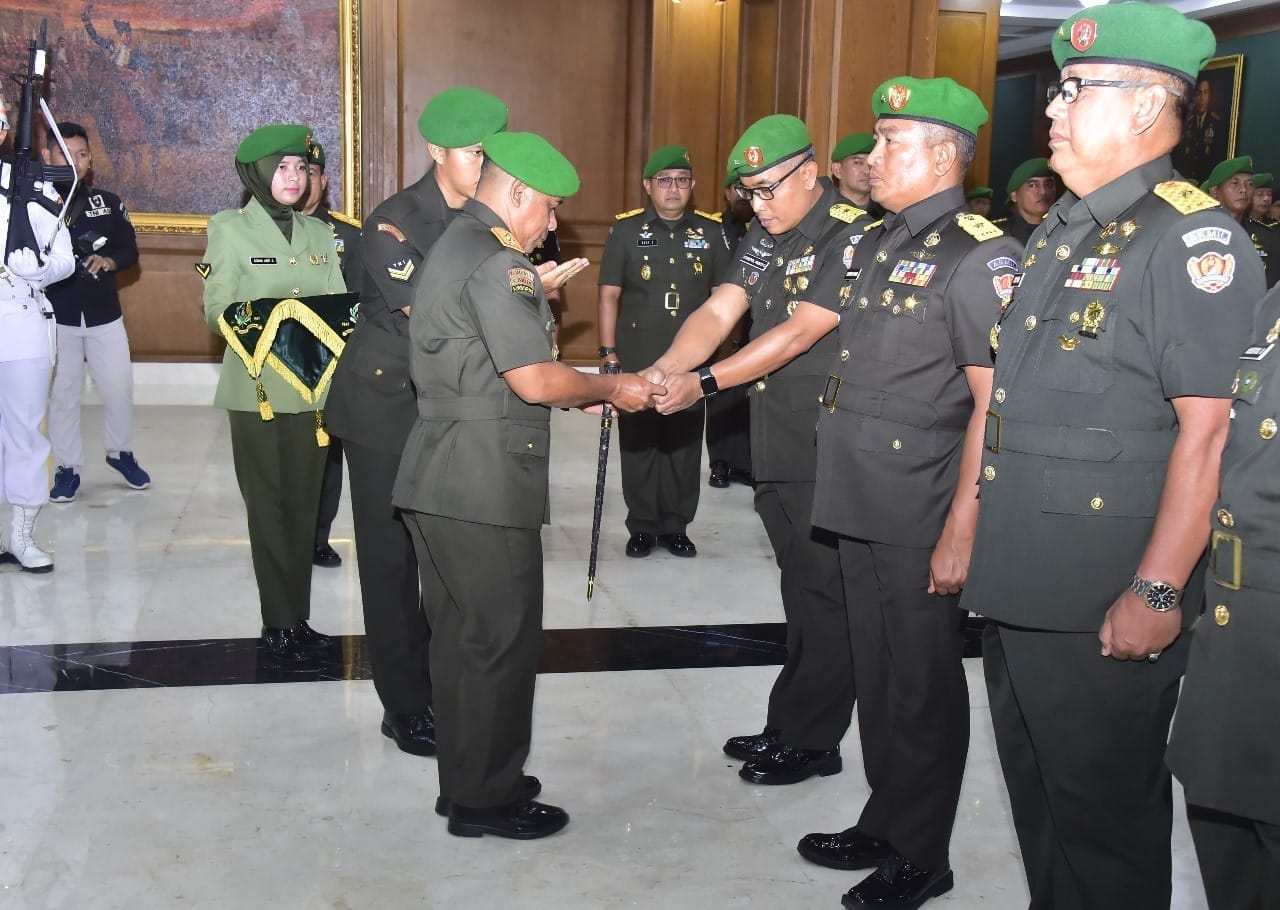 Gubernur Akademi Militer Pimpin Sertijab dan Tradisi Warga Baru Akmil